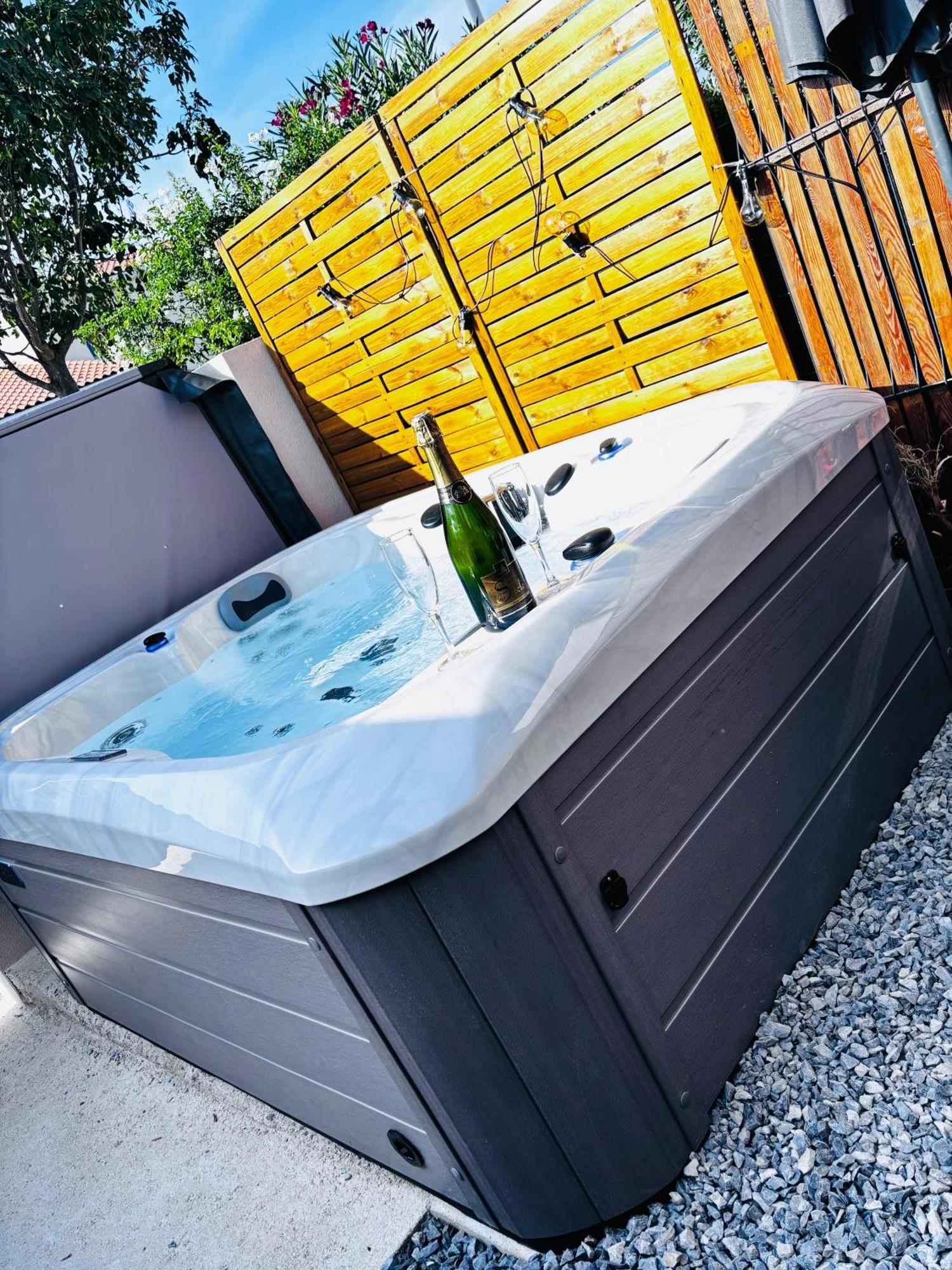 Logement Du Sud Avec Jacuzzi Sommières Εξωτερικό φωτογραφία